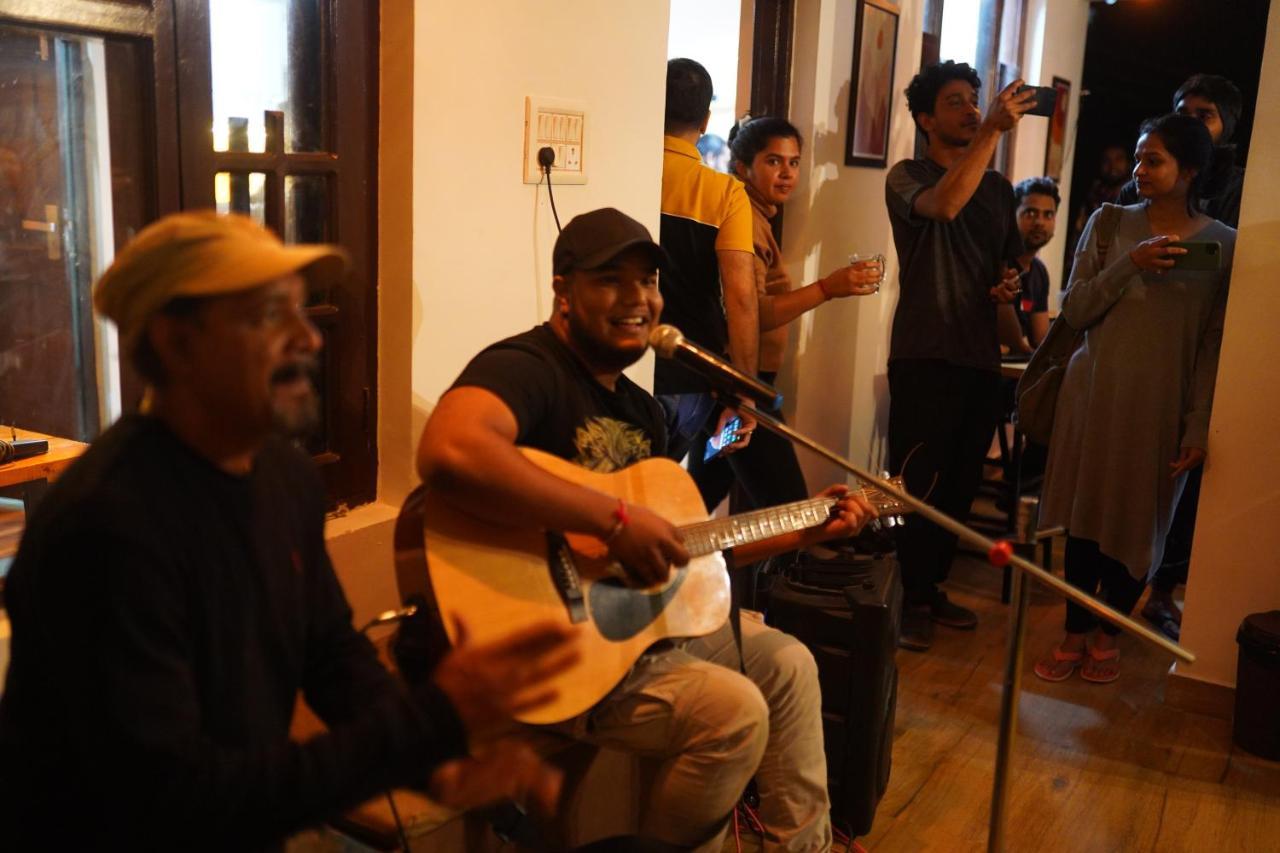 Young Monk Hostel & Cafe Dharamkot ماكليود غانج المظهر الخارجي الصورة