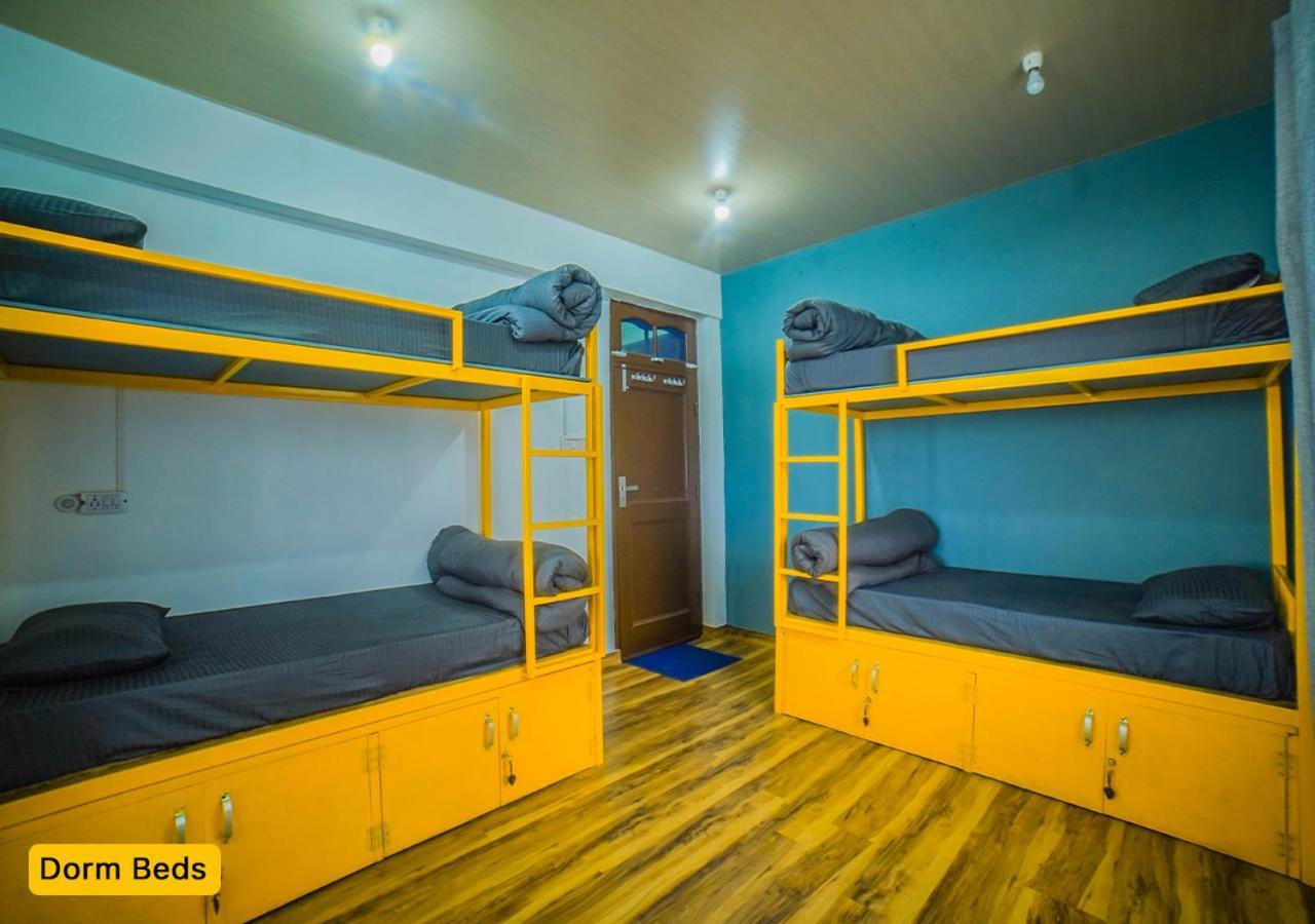 Young Monk Hostel & Cafe Dharamkot ماكليود غانج المظهر الخارجي الصورة