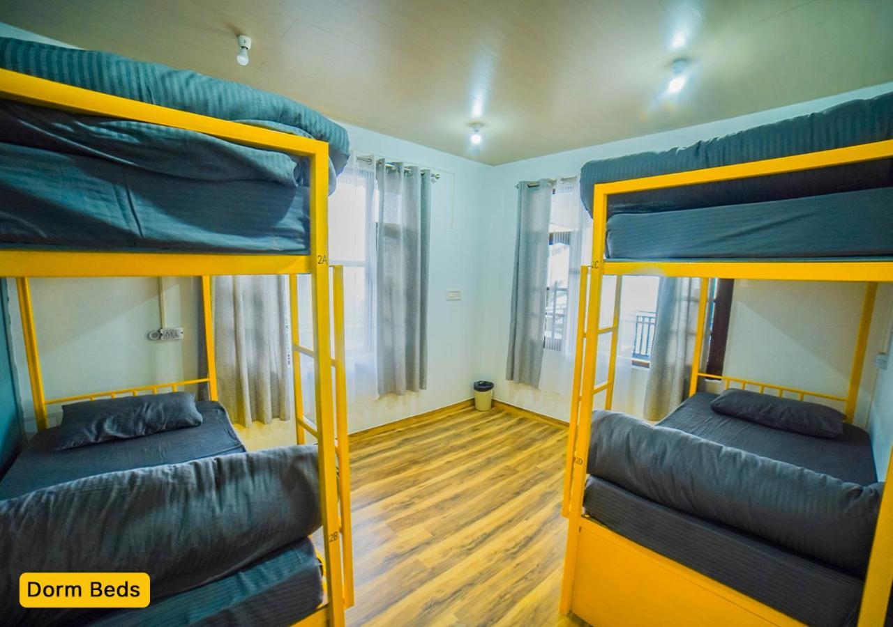 Young Monk Hostel & Cafe Dharamkot ماكليود غانج المظهر الخارجي الصورة