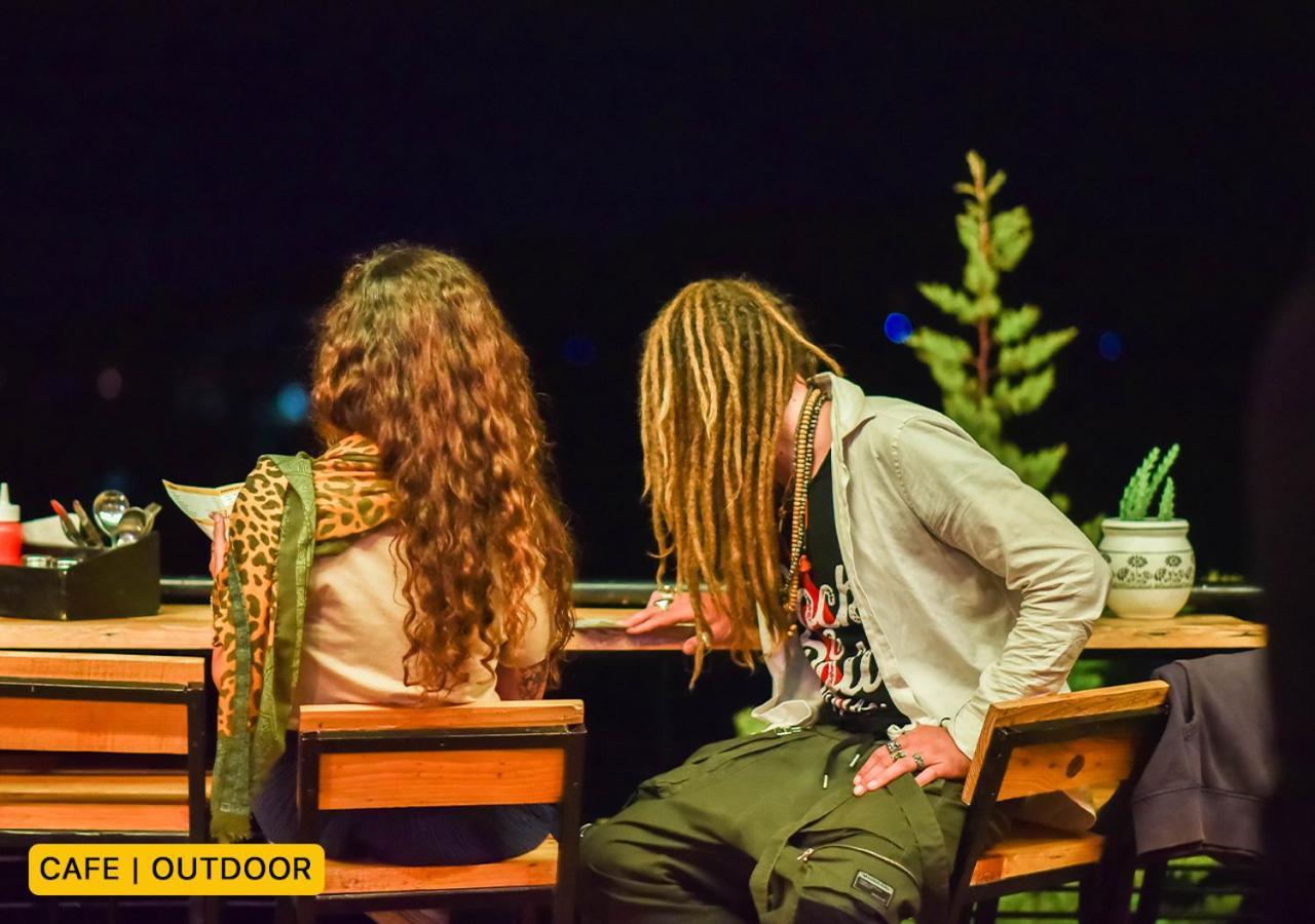 Young Monk Hostel & Cafe Dharamkot ماكليود غانج المظهر الخارجي الصورة