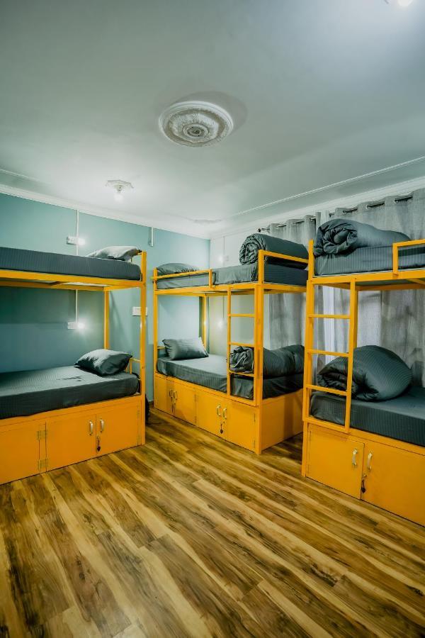 Young Monk Hostel & Cafe Dharamkot ماكليود غانج المظهر الخارجي الصورة