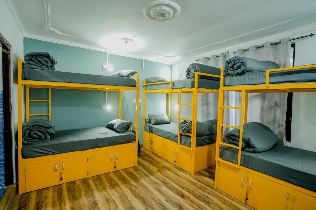 Young Monk Hostel & Cafe Dharamkot ماكليود غانج المظهر الخارجي الصورة