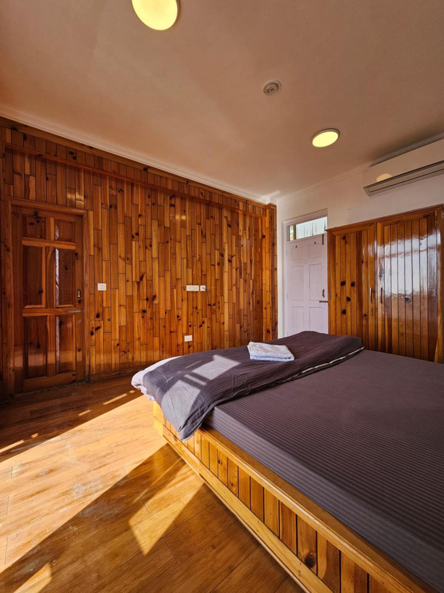 Young Monk Hostel & Cafe Dharamkot ماكليود غانج المظهر الخارجي الصورة
