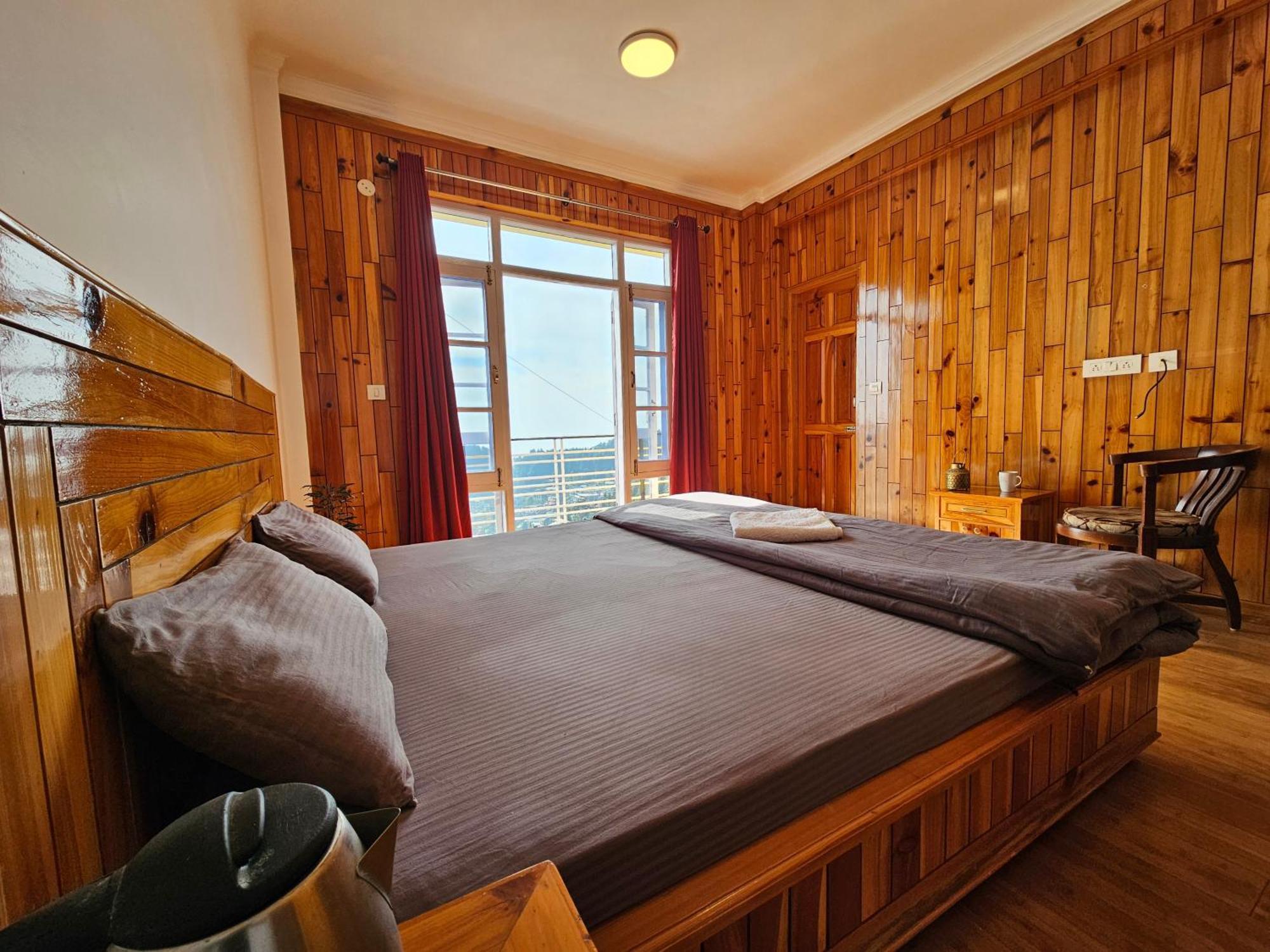 Young Monk Hostel & Cafe Dharamkot ماكليود غانج المظهر الخارجي الصورة