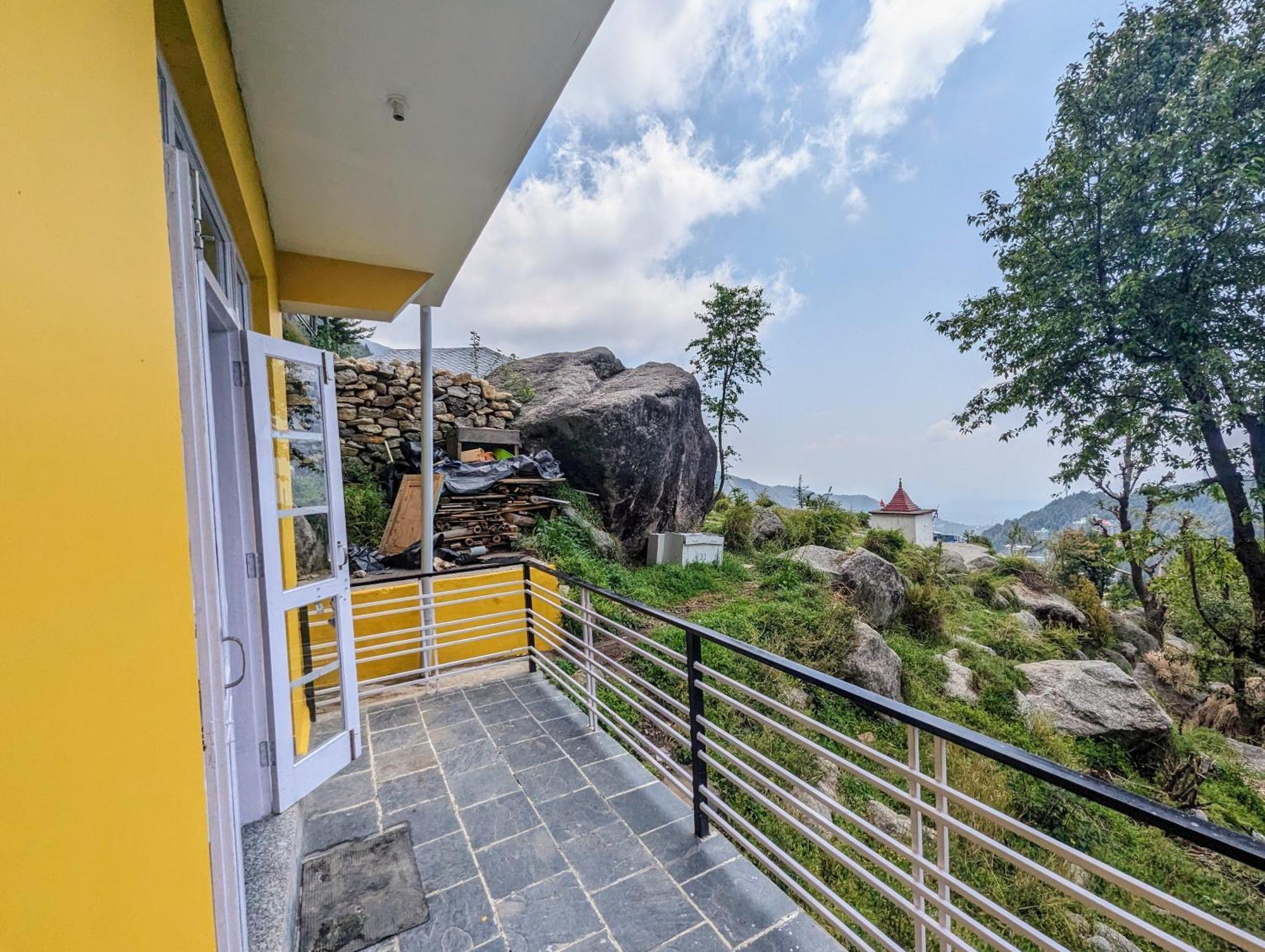 Young Monk Hostel & Cafe Dharamkot ماكليود غانج المظهر الخارجي الصورة